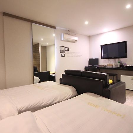 Paradise Hotel Кунсан Экстерьер фото